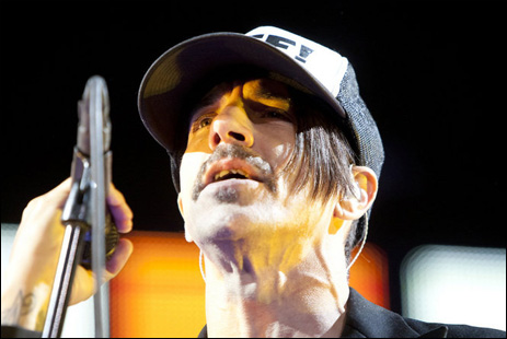 26. mája to oznámil spevák Anthony Kiedis na koncerte v Grand Rapids 