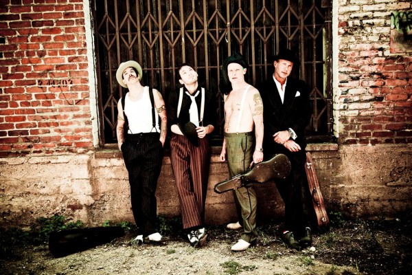 red-hot-chili-peppers-ellen-von-unwerth-im-with-you-photo-shoot-promotional-photo-002